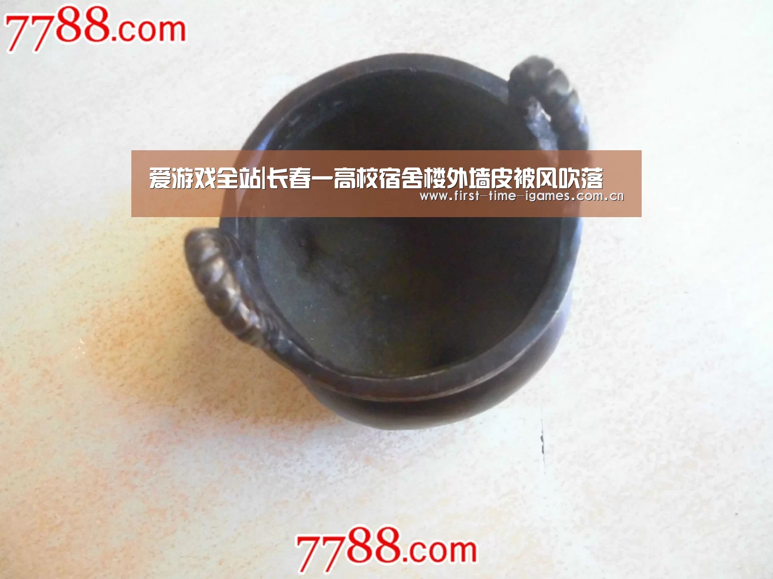 爱游戏全站|长春一高校宿舍楼外墙皮被风吹落(图2) 爱游戏APP